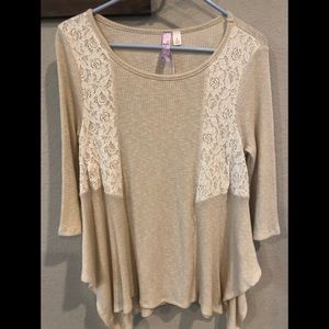 3 quarter length top with lace